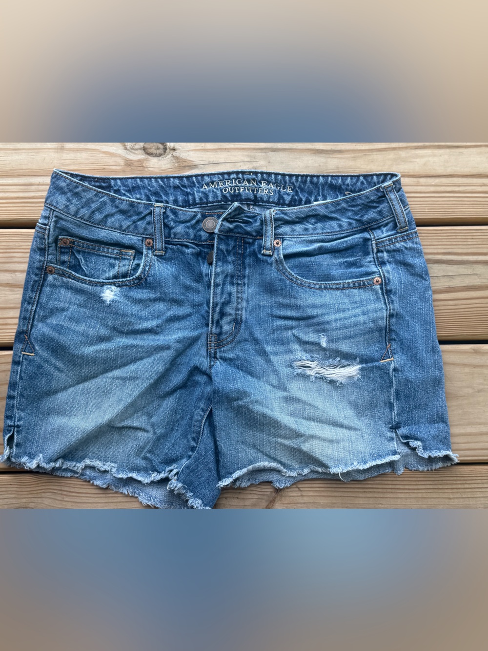 American Eagle Outfitters Women’s Light Blue Distressed Relaxed Jeans